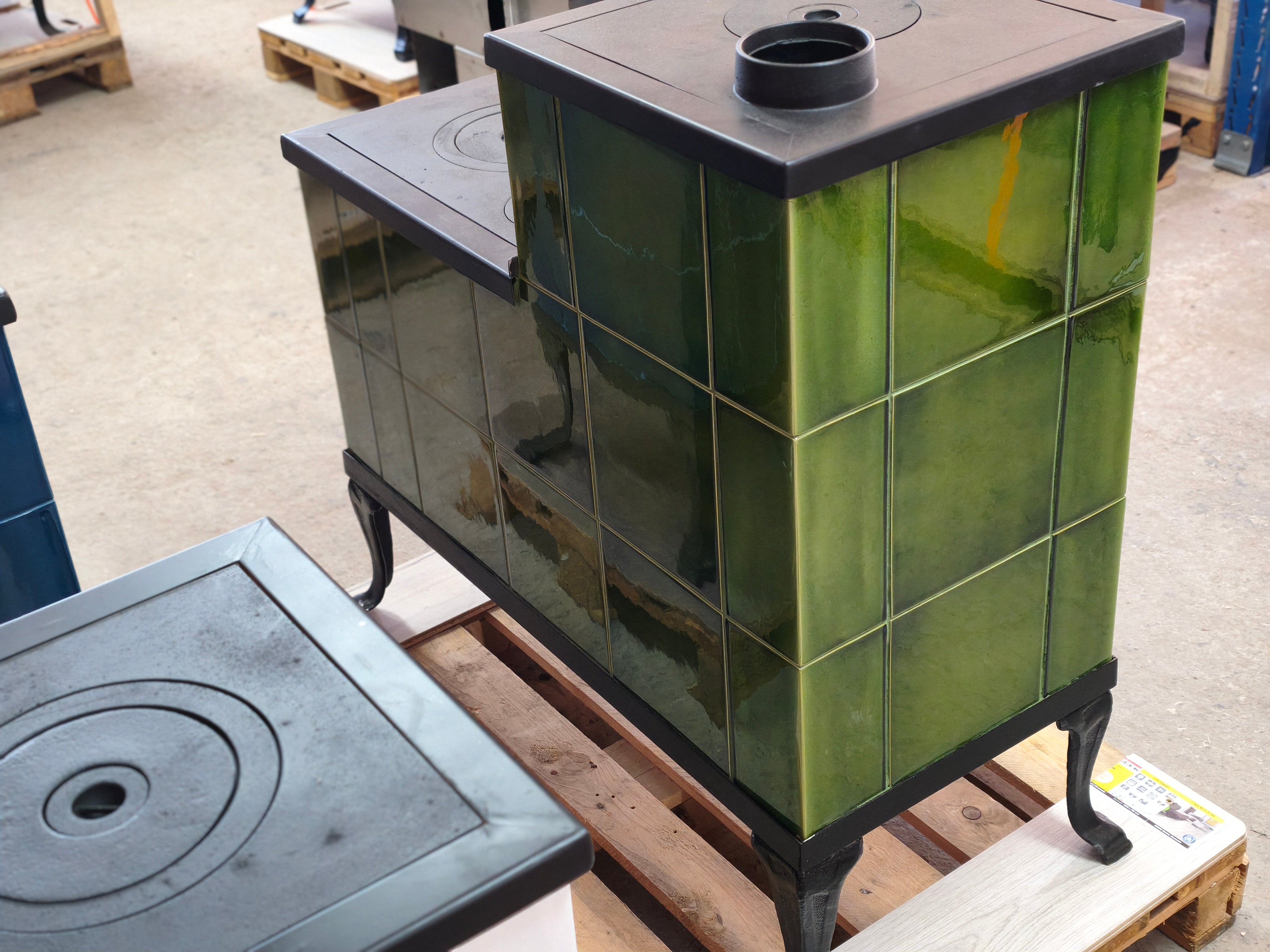 POÊLE CÉRAMIQUE MODÈLE 1 VERT CLAIR GAUCHE 10 kW