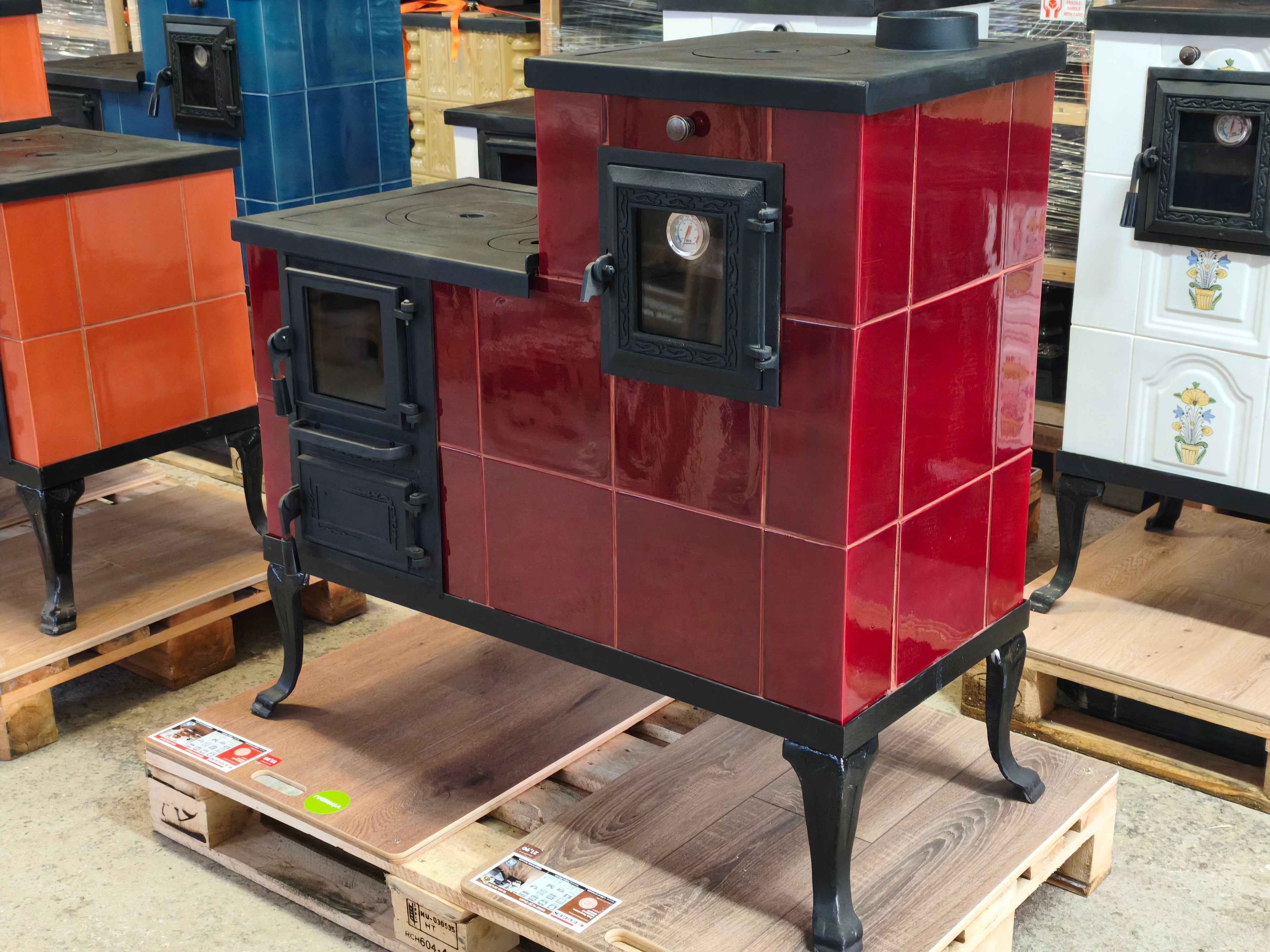 KERÁMIA KÁLYHA 1-ES MODELL PIROS JOBB 10 kW