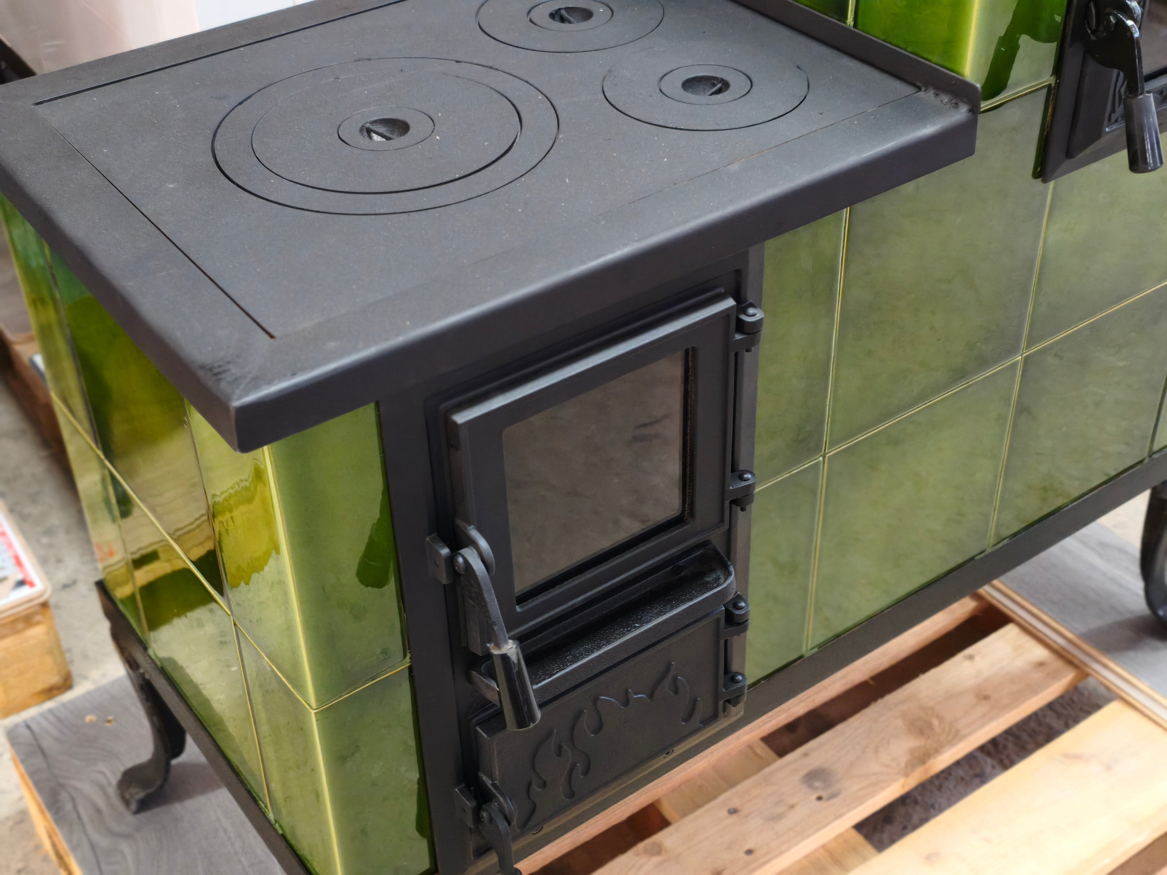 POÊLE CÉRAMIQUE MODÈLE 1 VERT CLAIR DROIT 10 kW